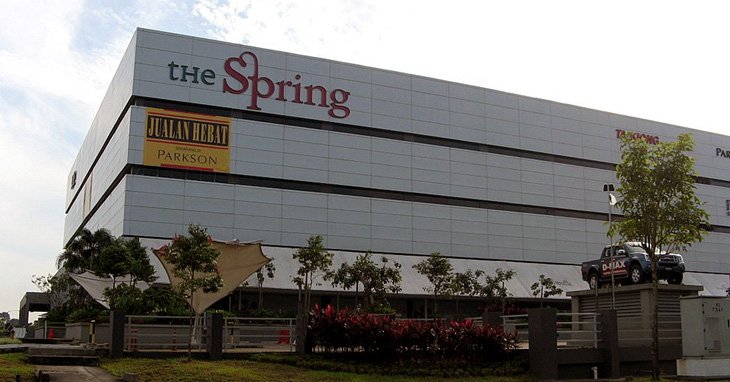 treasure hunt at the spring shopping mall malaysia with playtours scavenger hunt mobile app